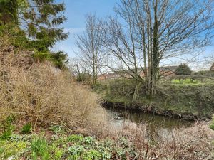 Photo 26- click for photo gallery